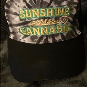 NWT unisex sunshine cannabis trucker hat